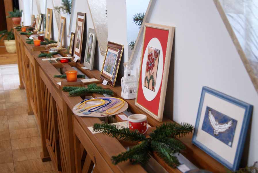 December 16-án Adventi Ajándék címmel tűzzománc kiállítás megnyitója a vasárnapi istentisztelet keretén belül
