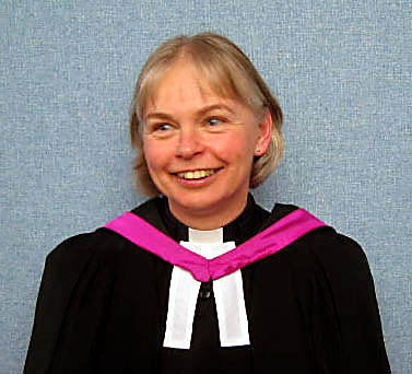 Június 2-án vasárnap 10 órától a skót egyház lelkésze, Sally Russel hirdeti Isten Igéjét a Füredi úti templomban